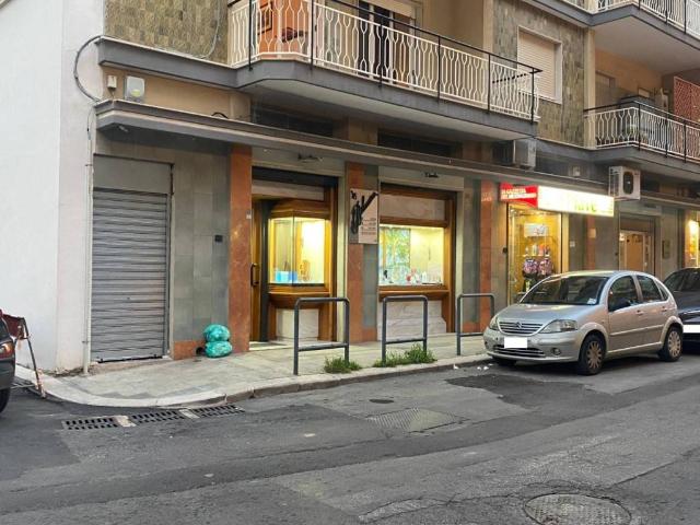 Locale Commerciale in vendita a Puglia, Barletta-andria-trani