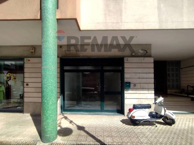 Locale Commerciale in vendita a Puglia, Barletta-andria-trani
