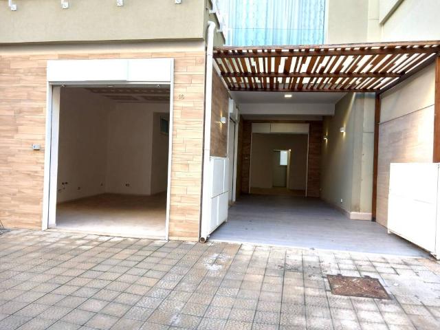 Locale Commerciale in vendita a Puglia, Barletta-andria-trani