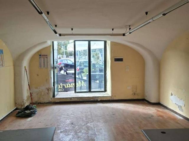 Locale Commerciale in vendita a Puglia, Barletta-andria-trani