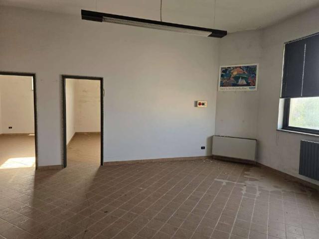 Locale Commerciale in vendita a Puglia, Barletta-andria-trani
