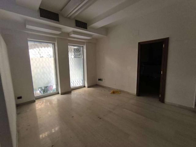 Locale Commerciale in vendita a Puglia, Barletta-andria-trani