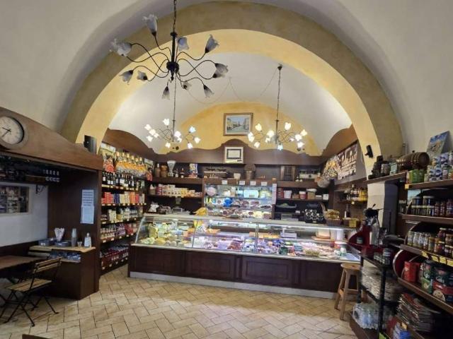Locale Commerciale in vendita a Puglia, Barletta-andria-trani