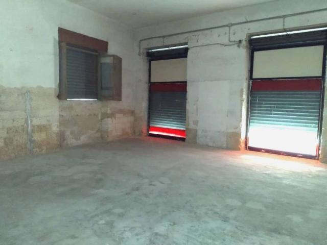 Locale Commerciale in vendita a Puglia, Barletta-andria-trani