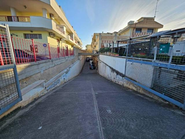 Locale Commerciale in vendita a Puglia, Barletta-andria-trani