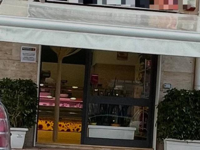Locale Commerciale in vendita a Puglia, Barletta-andria-trani