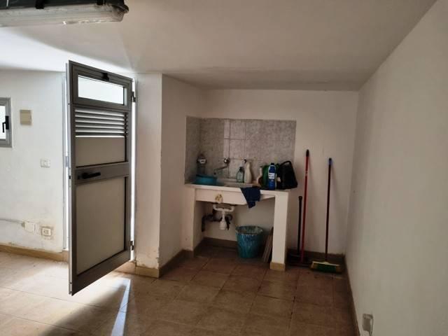 Locale Commerciale in vendita a Puglia, Barletta-andria-trani