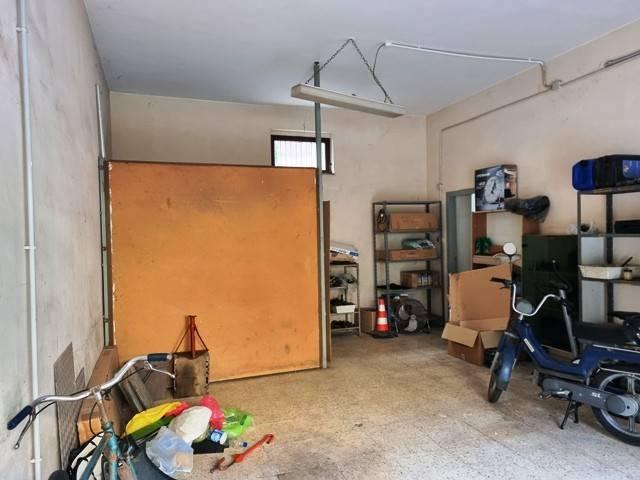 Locale Commerciale in vendita a Puglia, Barletta-andria-trani