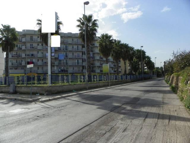 Locale Commerciale in vendita a Puglia, Barletta-andria-trani