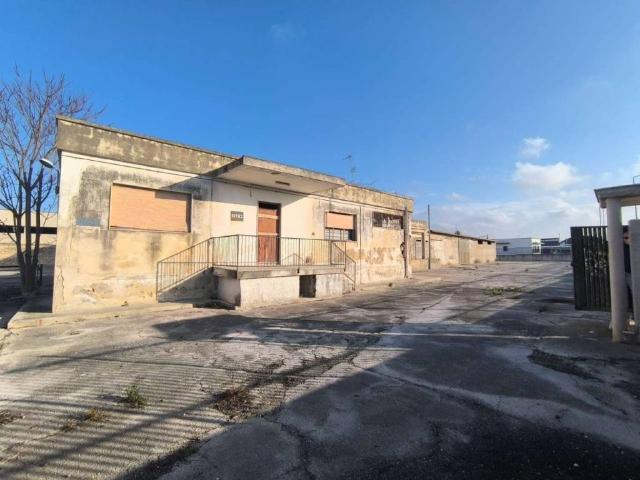 Locale Commerciale in vendita a Puglia, Barletta-andria-trani