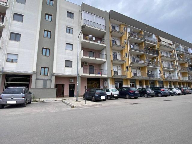 Locale Commerciale in vendita a Quartiere 167, Puglia
