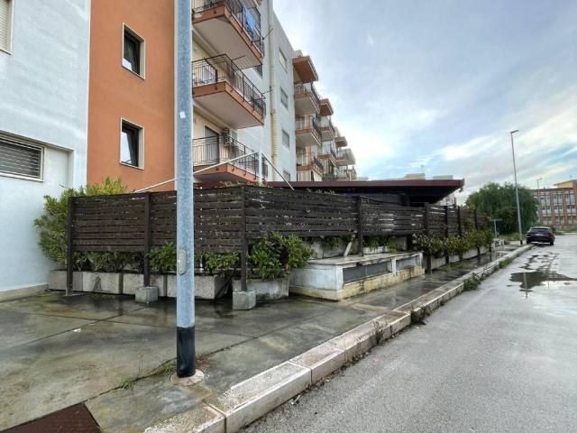 Locale Commerciale in vendita a Puglia, Barletta-andria-trani