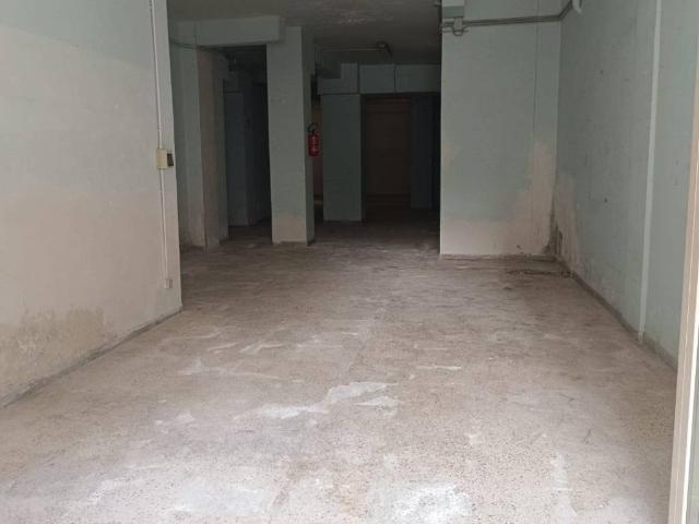 Locale Commerciale in vendita a Puglia, Barletta-andria-trani