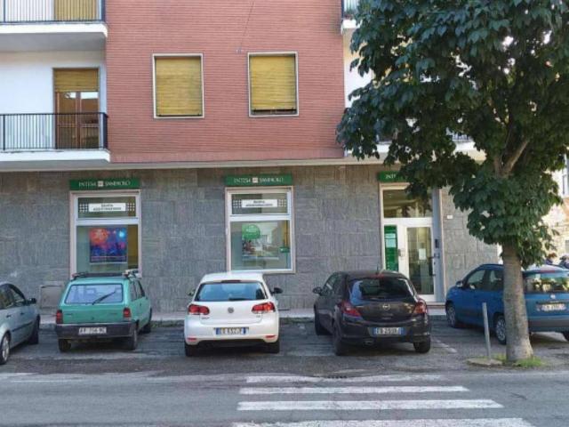 Locale Commerciale in vendita a Piemonte, Alessandria