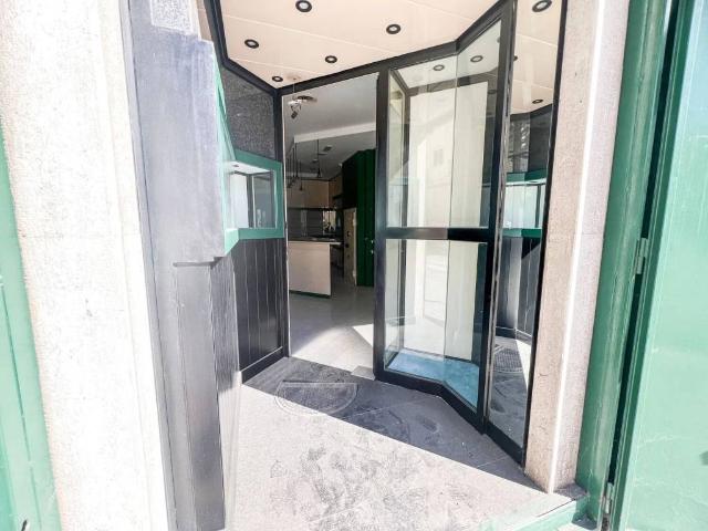 Locale Commerciale in vendita a Puglia, Bari