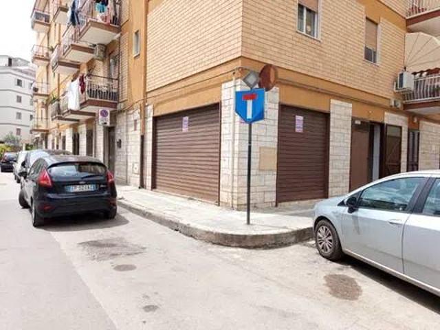 Locale Commerciale in vendita a Puglia, Bari