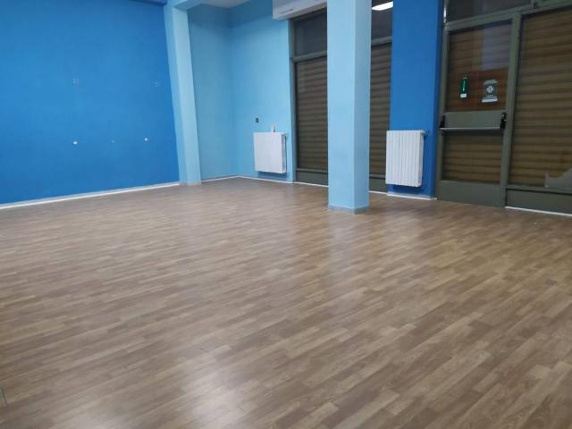 Locale Commerciale in vendita a Bitonto, Bari