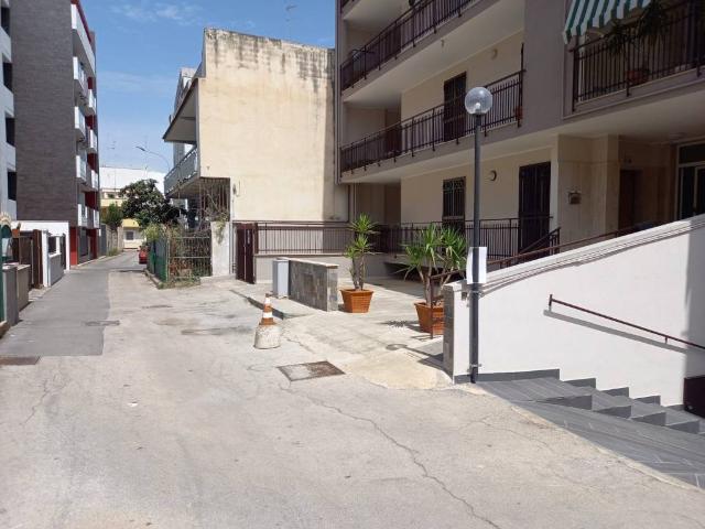 Locale Commerciale in vendita a Bitonto, Bari