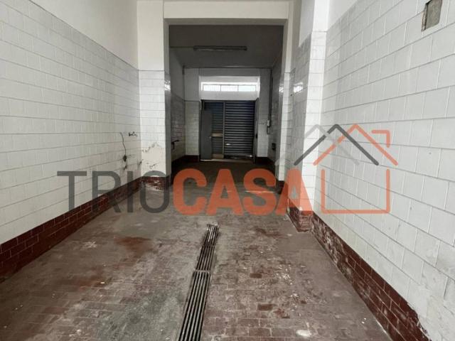 Locale Commerciale in vendita a Bitonto, Bari