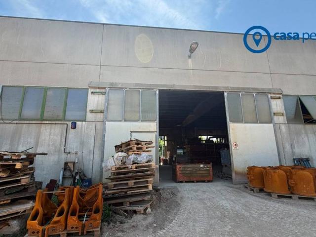 Locale Commerciale in vendita a Boara Pisani, Veneto
