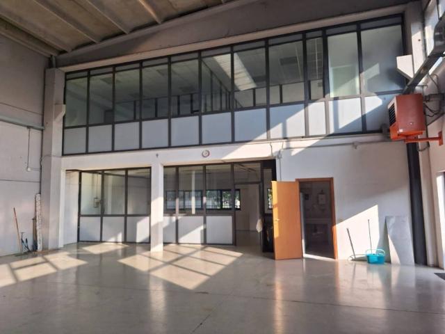 Locale Commerciale in vendita a Boffalora Sopra Ticino, Lombardia