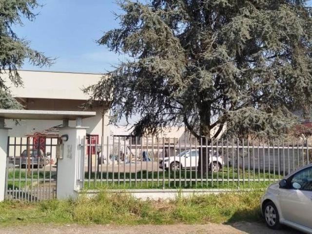 Locale Commerciale in vendita a Boffalora Sopra Ticino, Lombardia