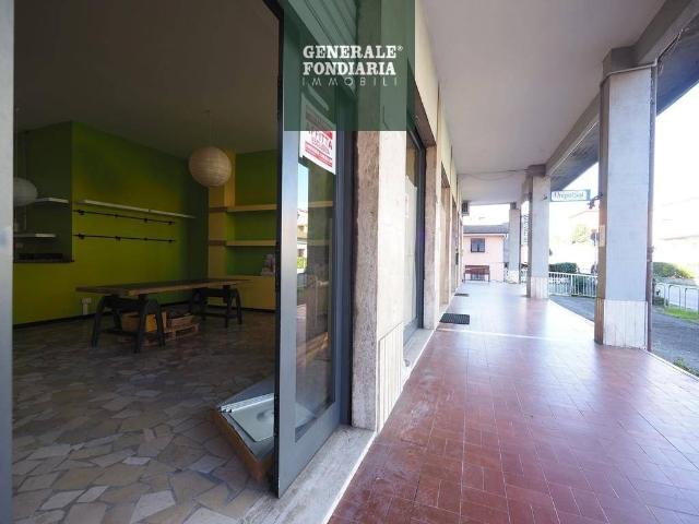 Locale Commerciale in vendita a Bolano, Liguria