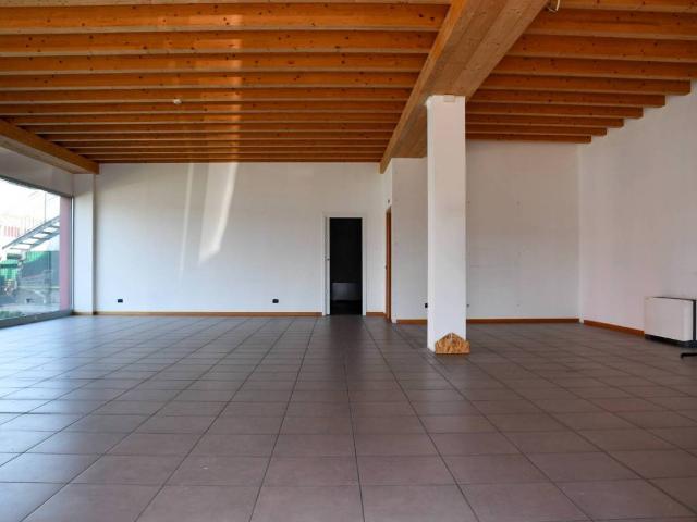 Locale Commerciale in vendita a Bolgare, Lombardia