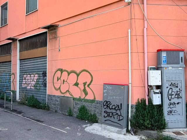 Locale Commerciale in vendita a Bollate, Lombardia