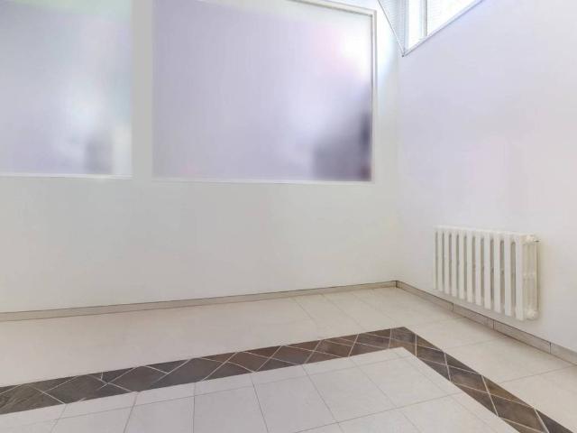 Locale Commerciale in vendita a Ospiate, Bollate