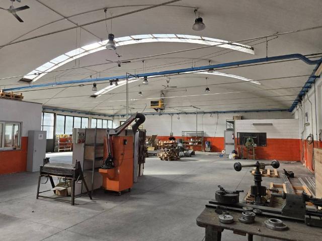 Locale Commerciale in vendita a Bollate, Lombardia