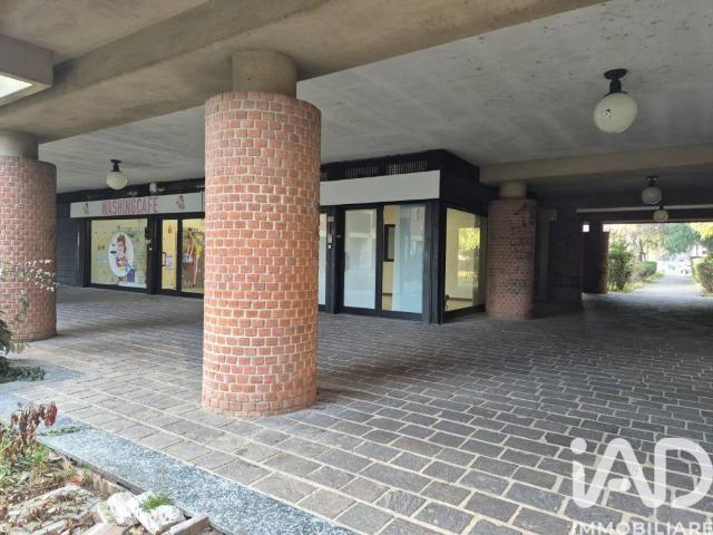 Locale Commerciale in vendita a Ospiate, Bollate