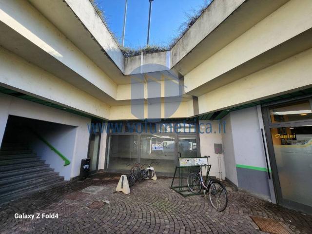Locale Commerciale in vendita a Ospiate, Bollate