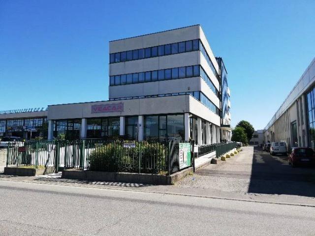 Locale Commerciale in vendita a Ospiate, Bollate