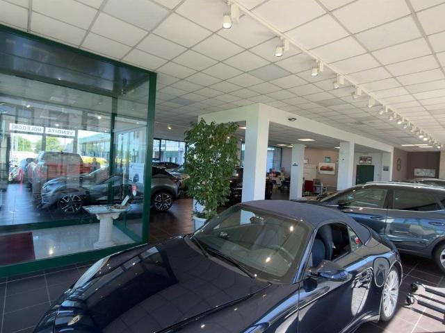 Locale Commerciale in vendita a Ospiate, Bollate