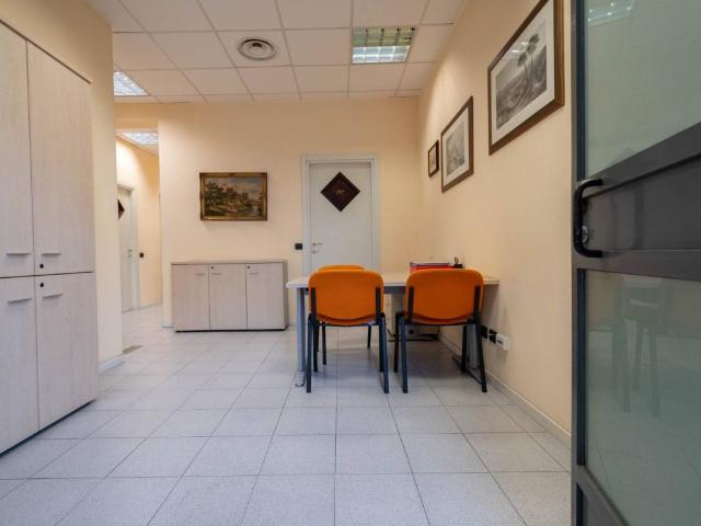Locale Commerciale in vendita a Ospiate, Bollate
