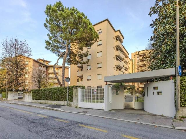 Locale Commerciale in vendita a Ospiate, Bollate