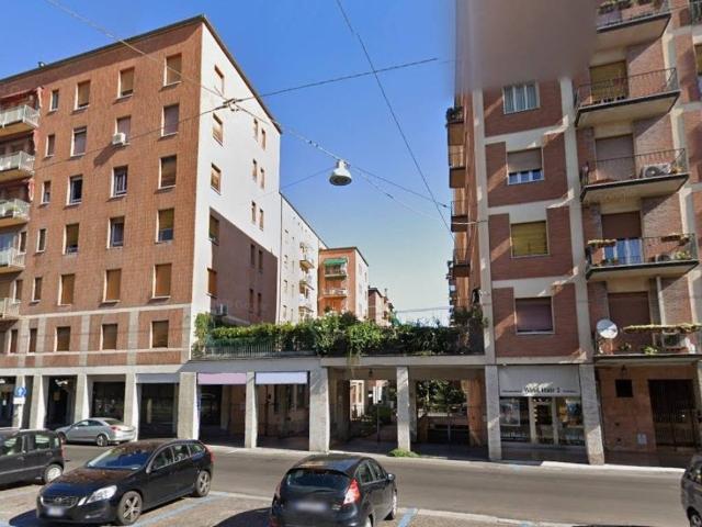 Locale Commerciale in vendita a Porto-Saragozza, Bologna