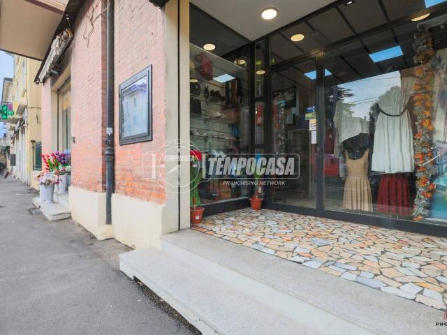 Locale Commerciale in vendita a Casteldebole, Bologna
