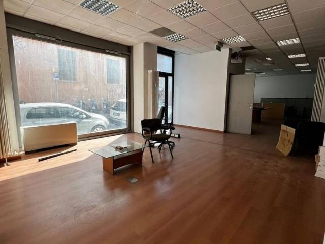 Locale Commerciale in vendita a Porto-Saragozza, Bologna