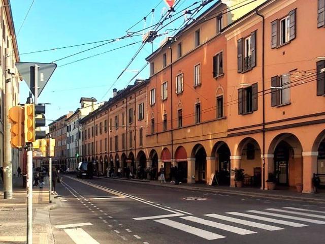 Locale Commerciale in vendita a Santo Stefano, Bologna