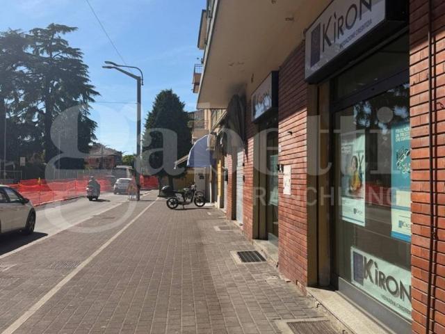 Locale Commerciale in vendita a Casteldebole, Bologna