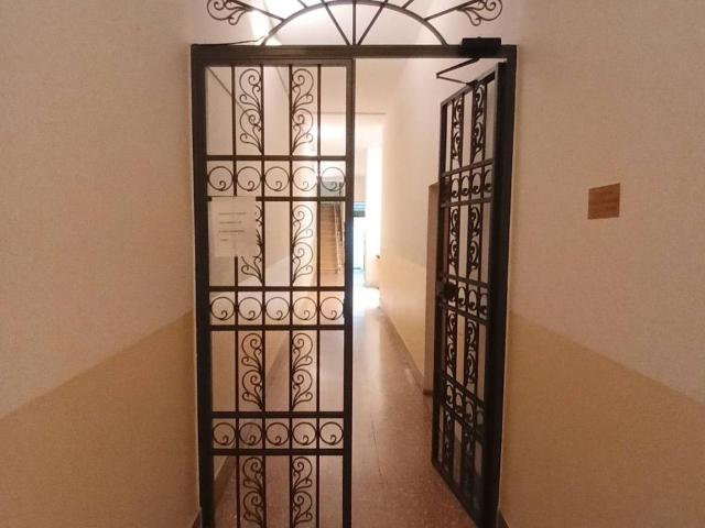 Locale Commerciale in vendita a Porto-Saragozza, Bologna
