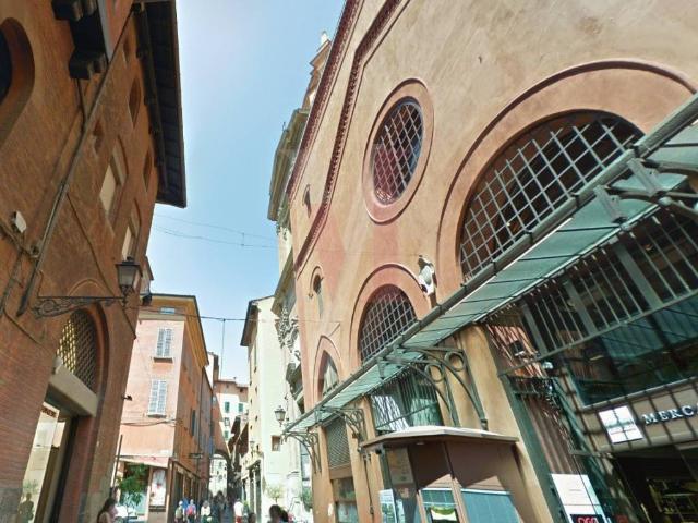Locale Commerciale in vendita a Santo Stefano, Bologna