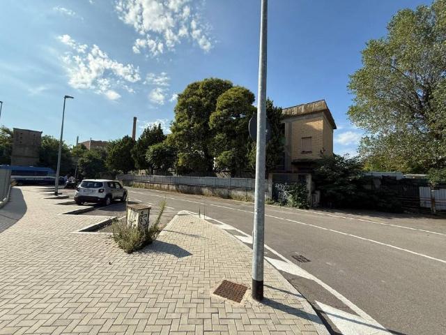 Locale Commerciale in vendita a Quartiere Navile, Bologna