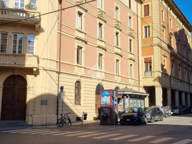Locale Commerciale in vendita a Porto-Saragozza, Bologna