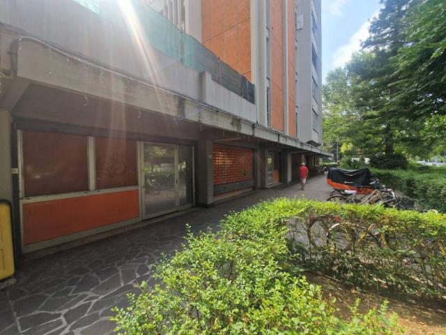 Locale Commerciale in vendita a San Donato-San Vitale, Bologna