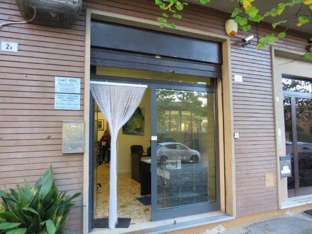 Locale Commerciale in vendita a Porto-Saragozza, Bologna