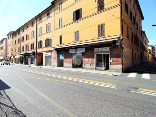 Locale Commerciale in vendita a Porto-Saragozza, Bologna