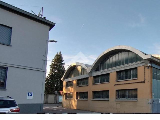 Locale Commerciale in vendita a Casteldebole, Bologna